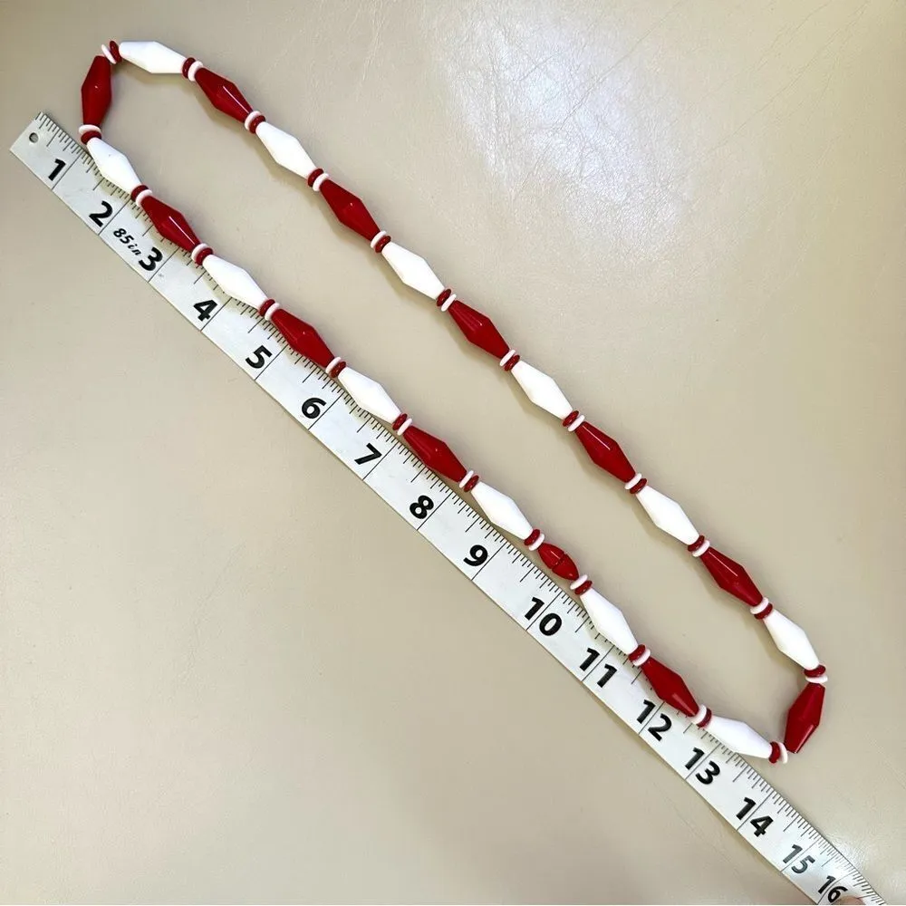 Vintage red and white beaded cocktail necklace - Image 4
