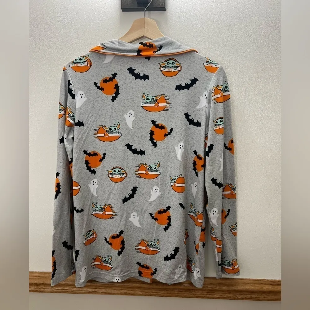 EUC Star Wars Munki Munki Halloween Baby Yoda Pajama shirt size small - Image 2