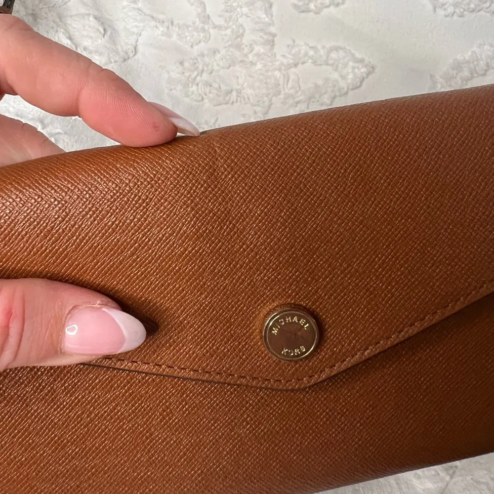 MICHAEL KORS • ENVELOPE WALLET ON CHAIN • EUC - Image 5