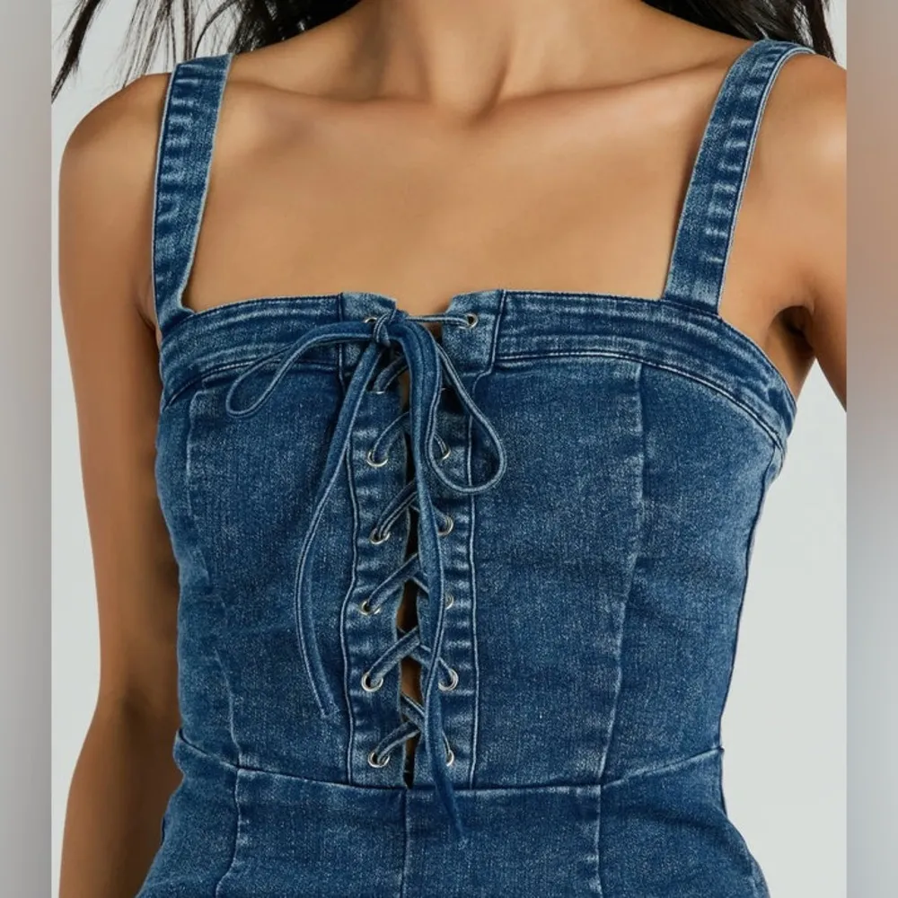 Windsor Enticing Flirty Sleeveless Lace-Up Denim Romper Size Medium - Image 4