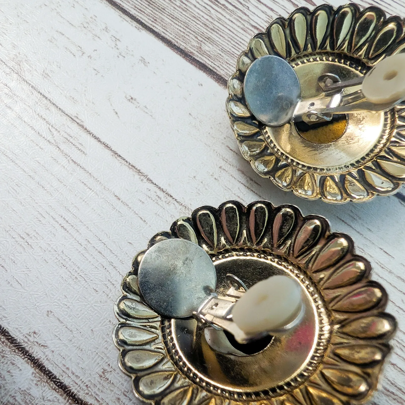 Vintage Clip On Earrings Black and Brass Tones Large - Image 10