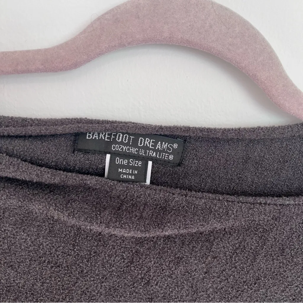 Barefoot dreams‎ poncho wrap dark gray - Image 4