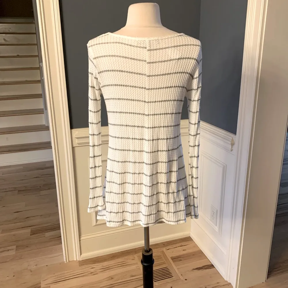Waffle Top Living Doll Long Sleeve Flowy Roomy Womens XS Off White Gray Shirt - Image 12