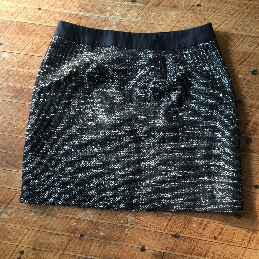 Banana Republic black & white tween pencil skirt - Image 3