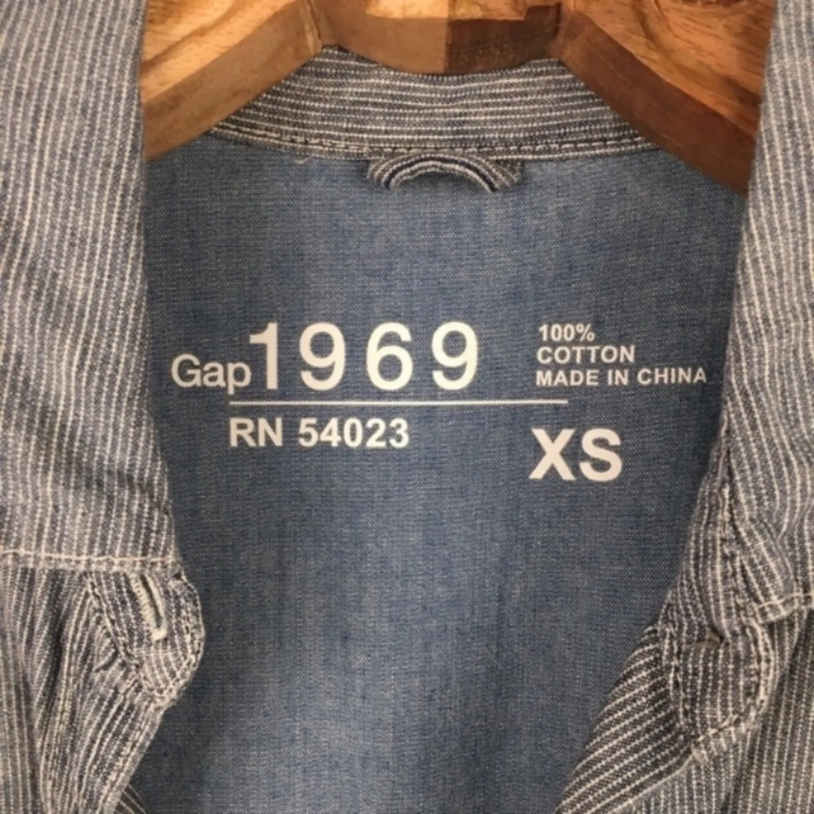 GAP striped Chambray Cotton Snap Front Shirt Sz XS - Image 9