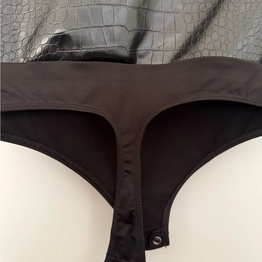 EXPRESS  Black Crocodile Pattern Bodysuit - Image 4