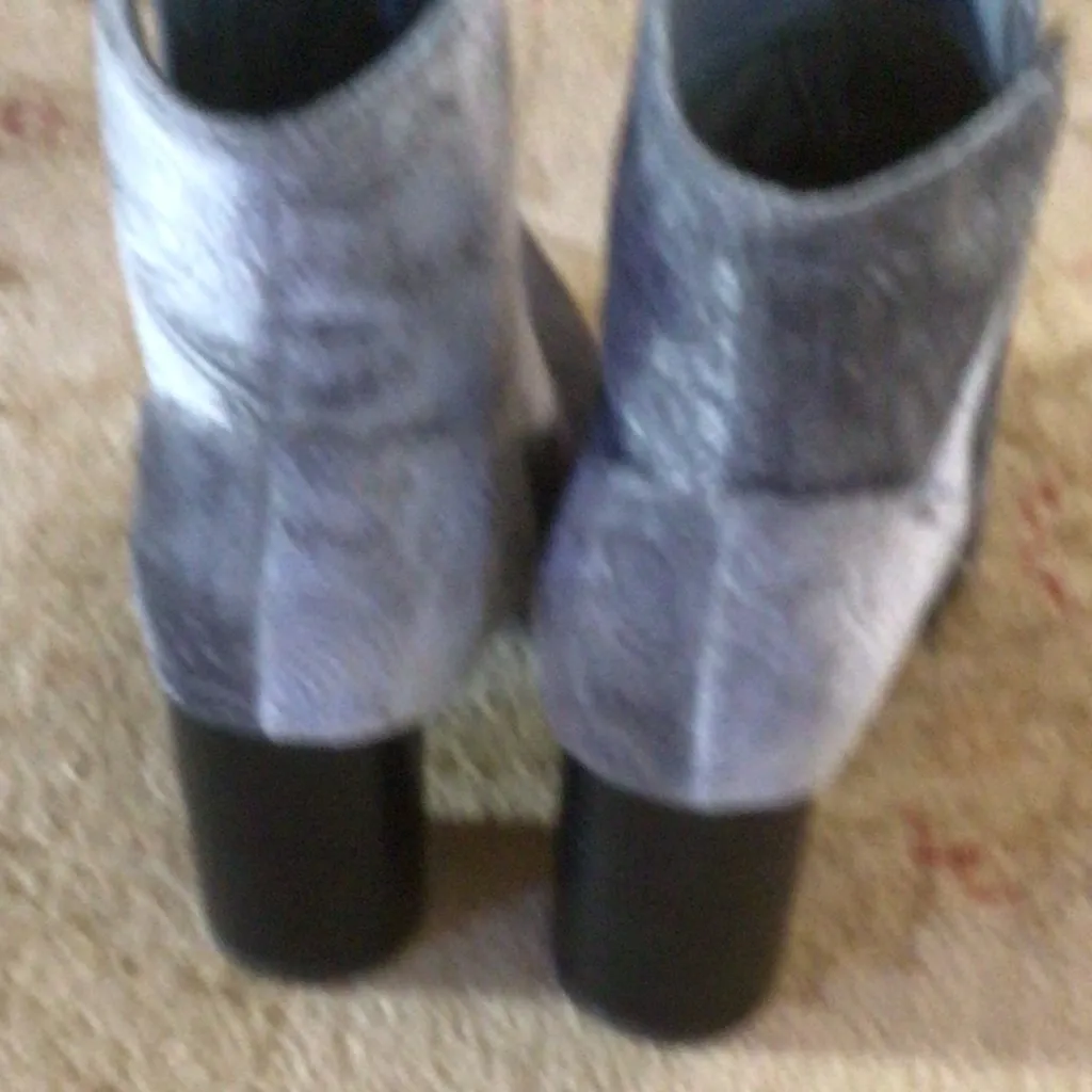 Women’s Alana by Matisse Gray Floral Jacquard Velvet Ankle Boots sz 7 - Image 3