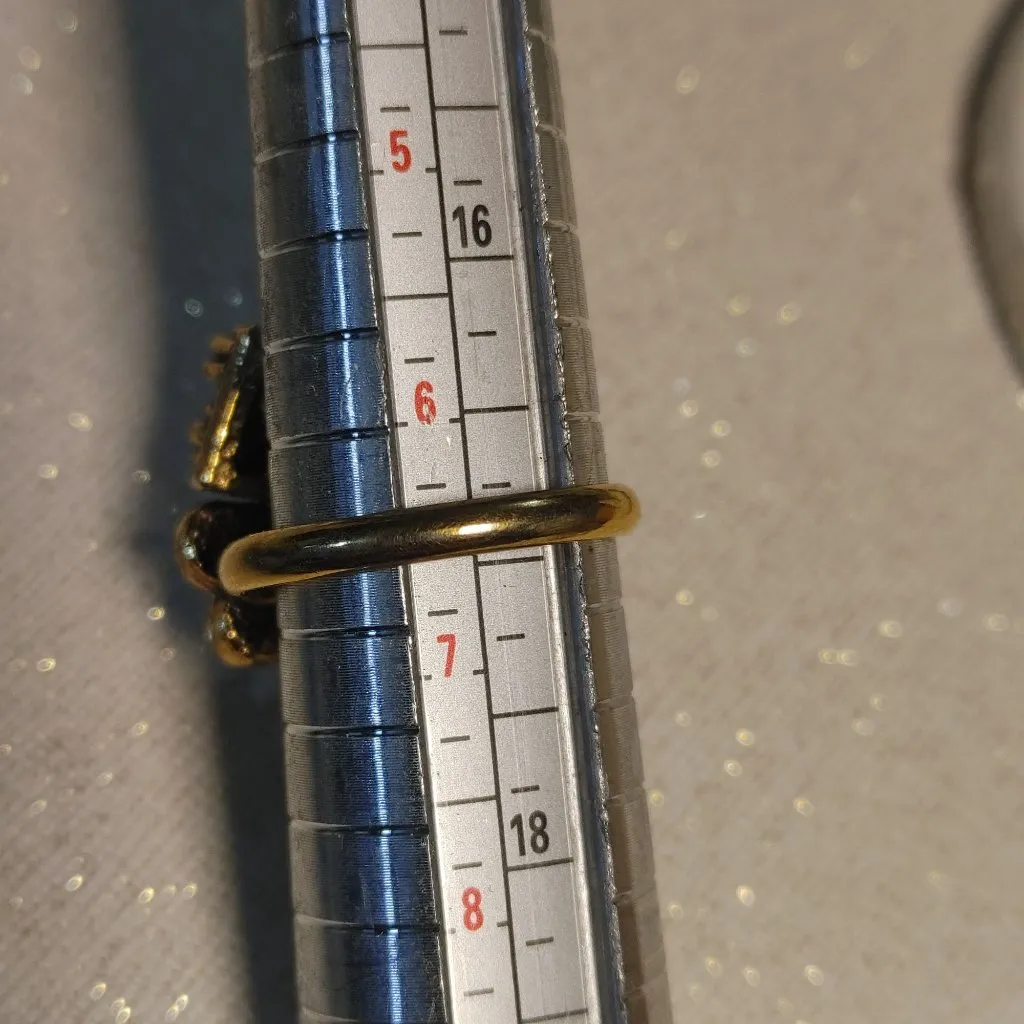 Vintage Sarah Coventry Size 6.5 Gold Tone Ring Faux Pearls Purple Rhinestone - Image 2