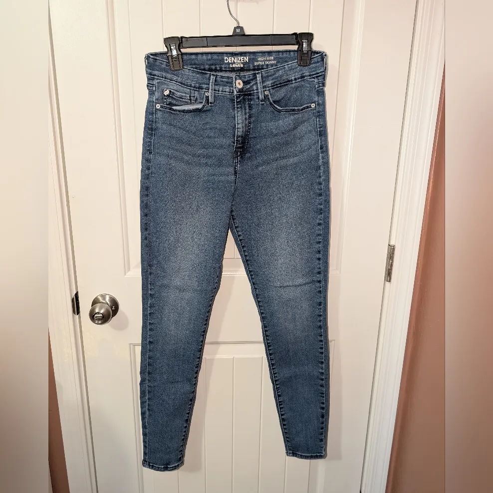 Lot Of 4 Women's Jeans W29 Denizen, Joe's Jeans, Silver Jean Co - Image 5