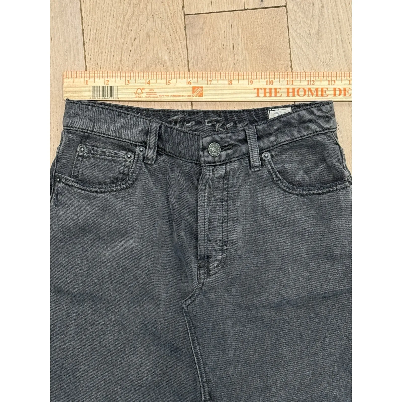 We The Free People Sz 24 Distressed Black Fade Denim Front Slit Midi‎ Skirt EUC - Image 4