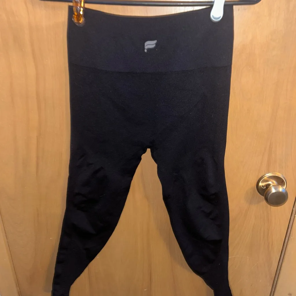 Fabletics Black Ankle Cropped Athletic Pants - Image 2