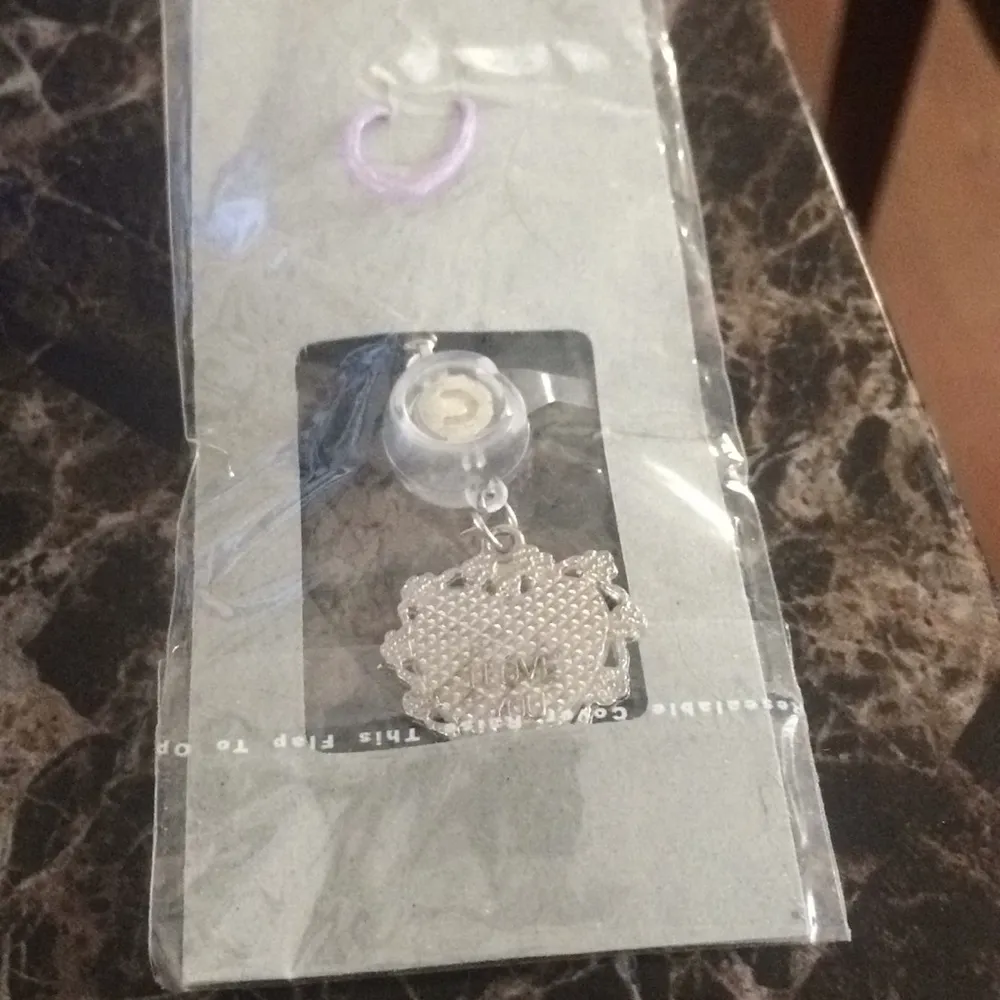 FINAL MARKDOWN New pocketbook charm letter q - Image 2