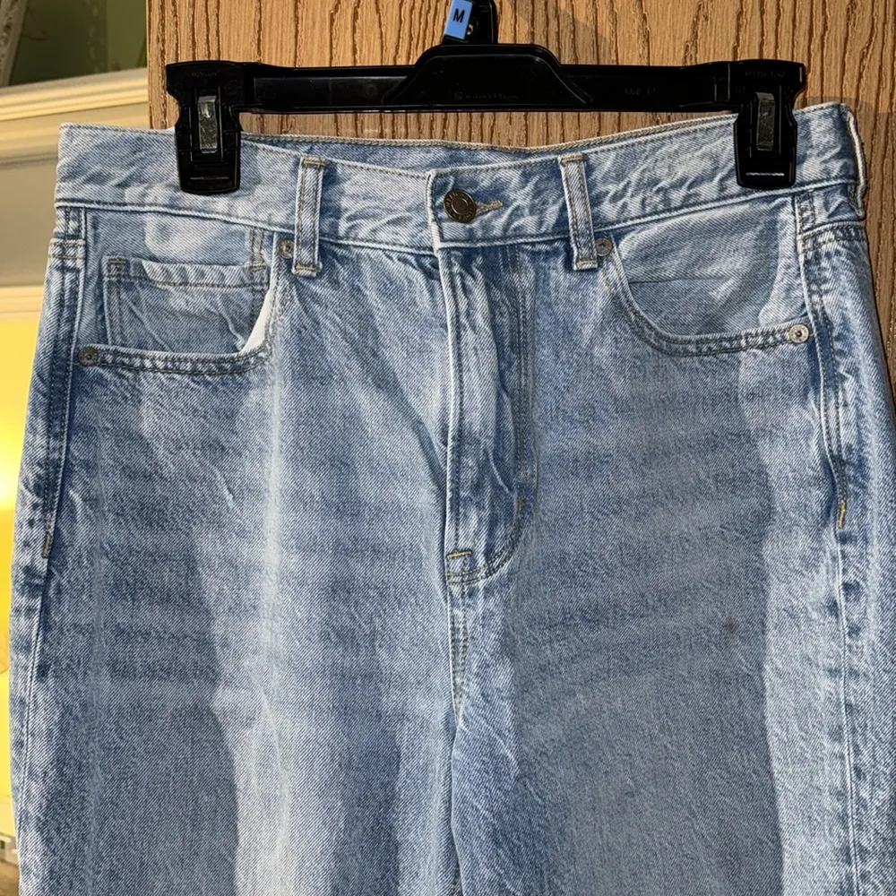 EUC light wash denim mom jeans - Image 6
