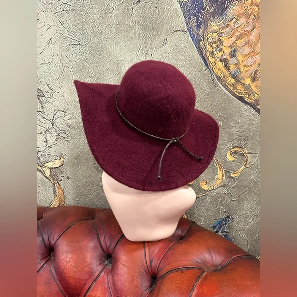 NWT TOUR BUTTONS Women's Knit Floppy w/ Faux Leather Knot Trim Burgundy color - Image 3