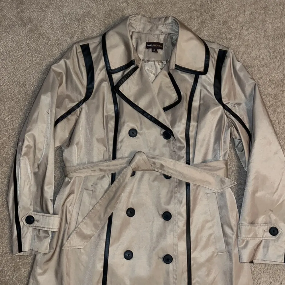 Dana Buchman tan jacket coat with black faux leather trim, size XL - Image 3