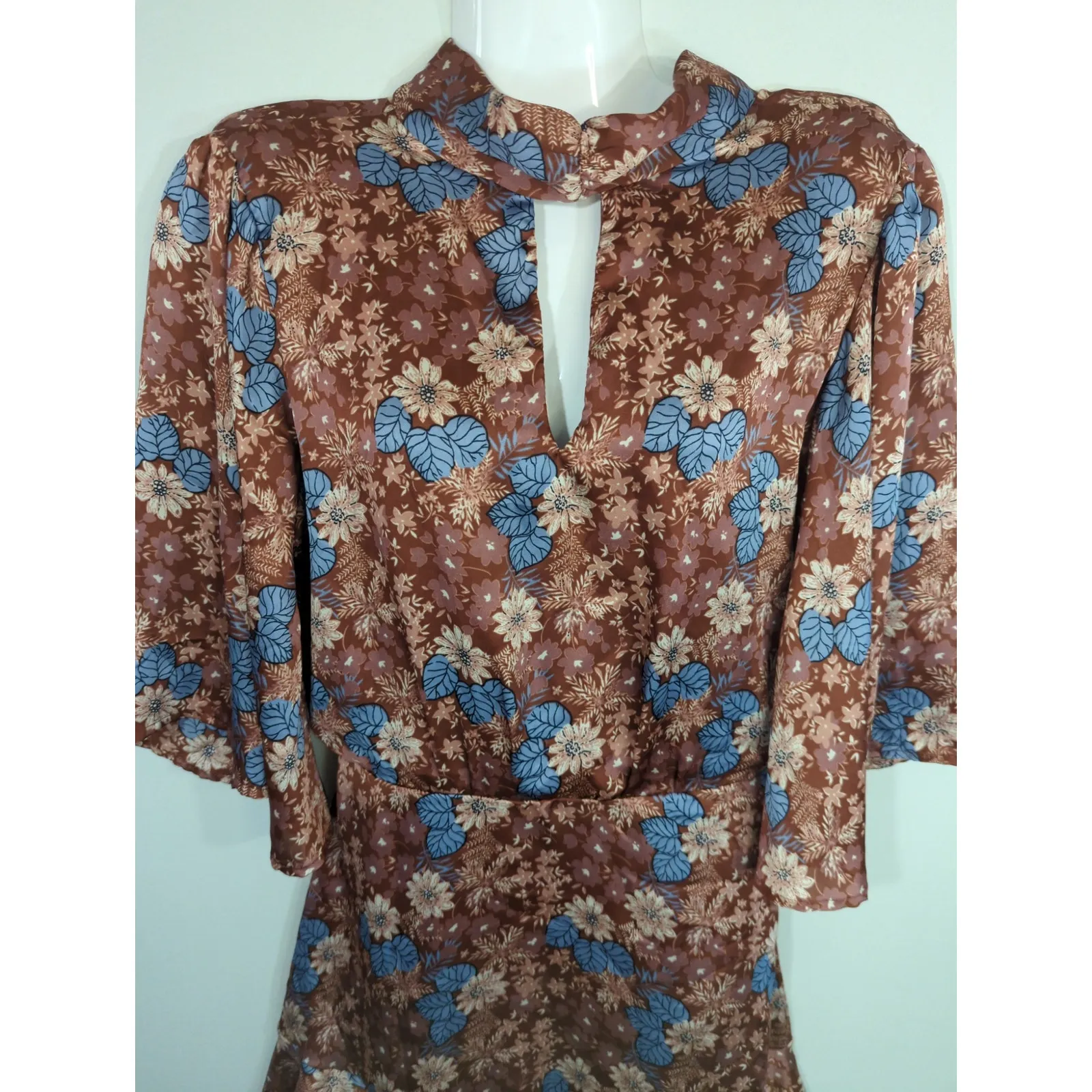 VICI Foster Satin Floral Keyhole Mini Dress - Size M - Mauve Tiered Bell Sleeve - Image 4