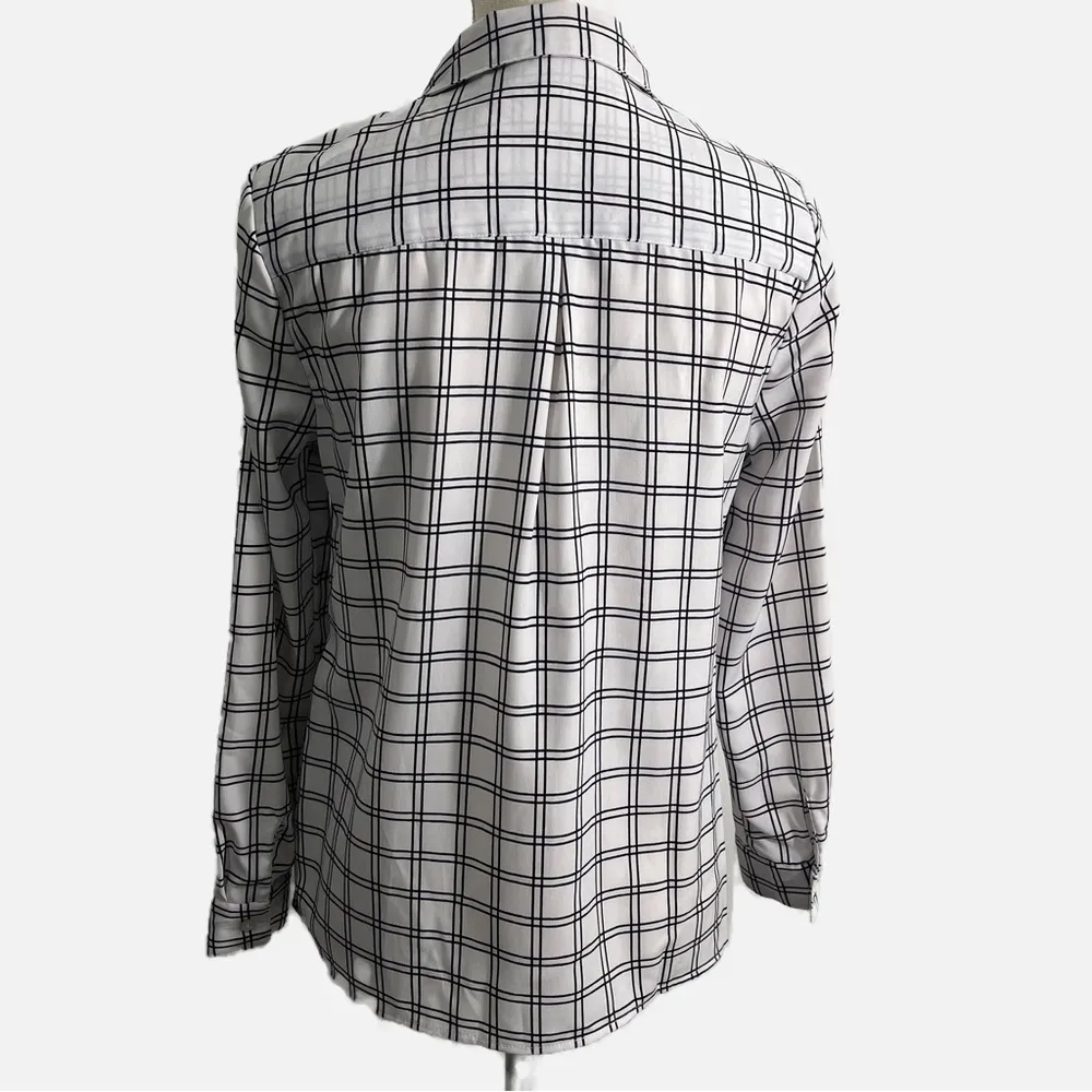 White and Black Pattern Button Down Blouse Women’s Size Small - Image 2