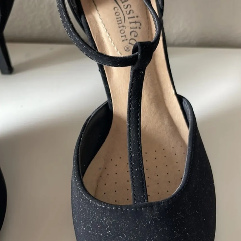 Black Pointy Heels with T Strap EUC Size 5.5 #R5 - Image 5