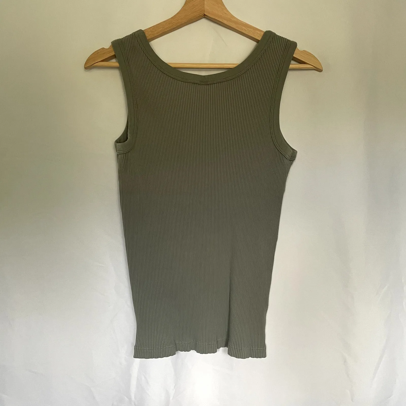 Uniqlo sage green tank top ribbed knit women's size M cotton athleisure shirt - Image 6