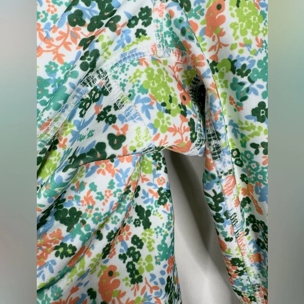 VOGO Athletica Crop Floral Leggings Size 1X Capri Style Cropped Hidden Pocket Green - Image 5