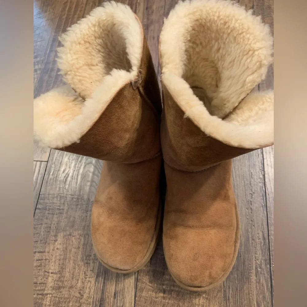 UGG  sheepskin Y2K Bailey boot with button 10 Boho preppy fall winter $200 - Image 6