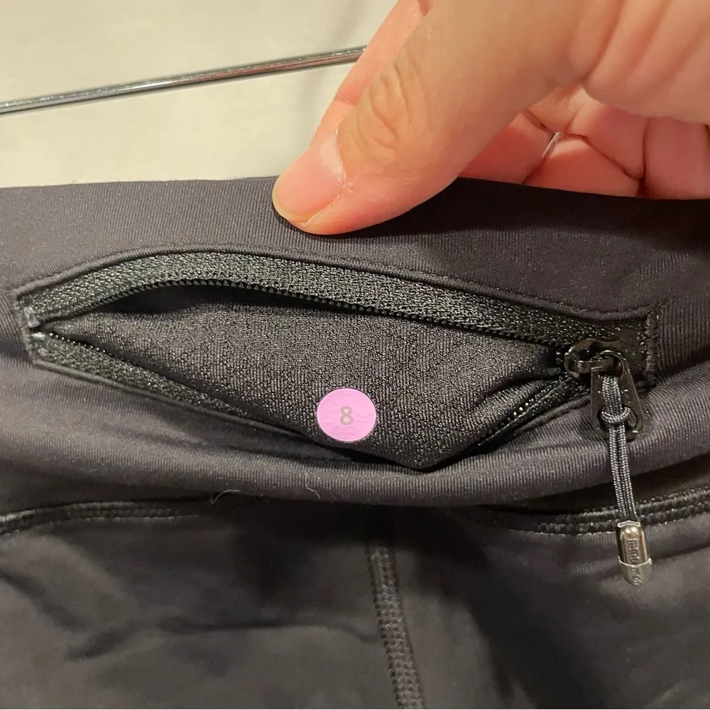 Lululemon run for your life crop ruched ruffle knee tie waist back pocket sz 8 - Image 4