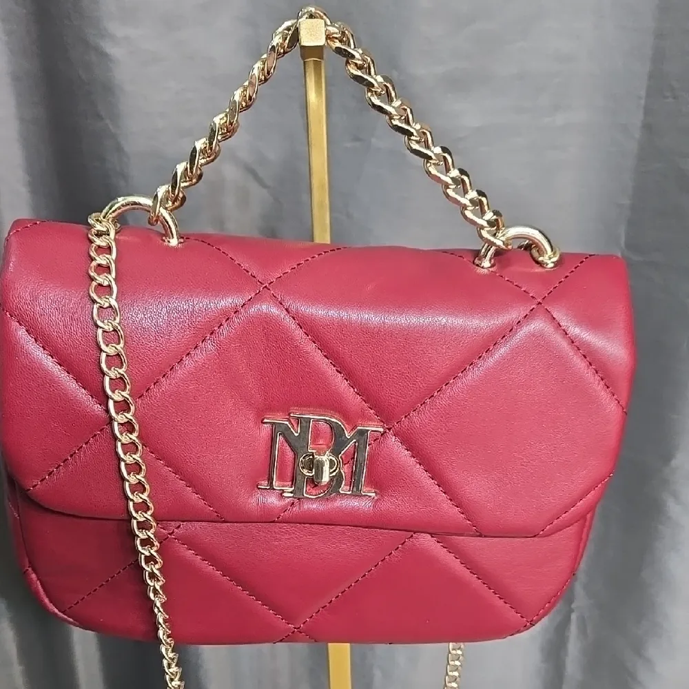 Badgley Mischka Crossbody Quilted Bag | Look Hot While Being Green - Image 4