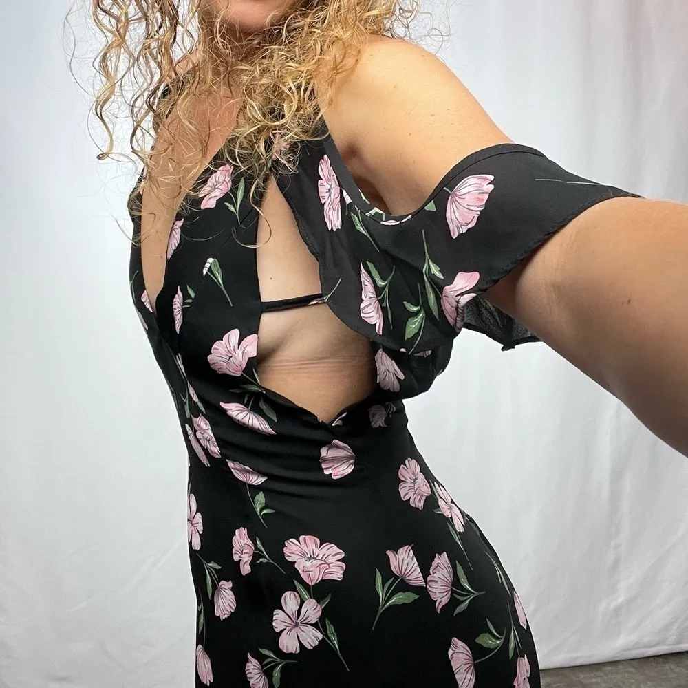 About‎ Us Floral Side Slits Maxi Dress in Black Multi Size Small - Image 4