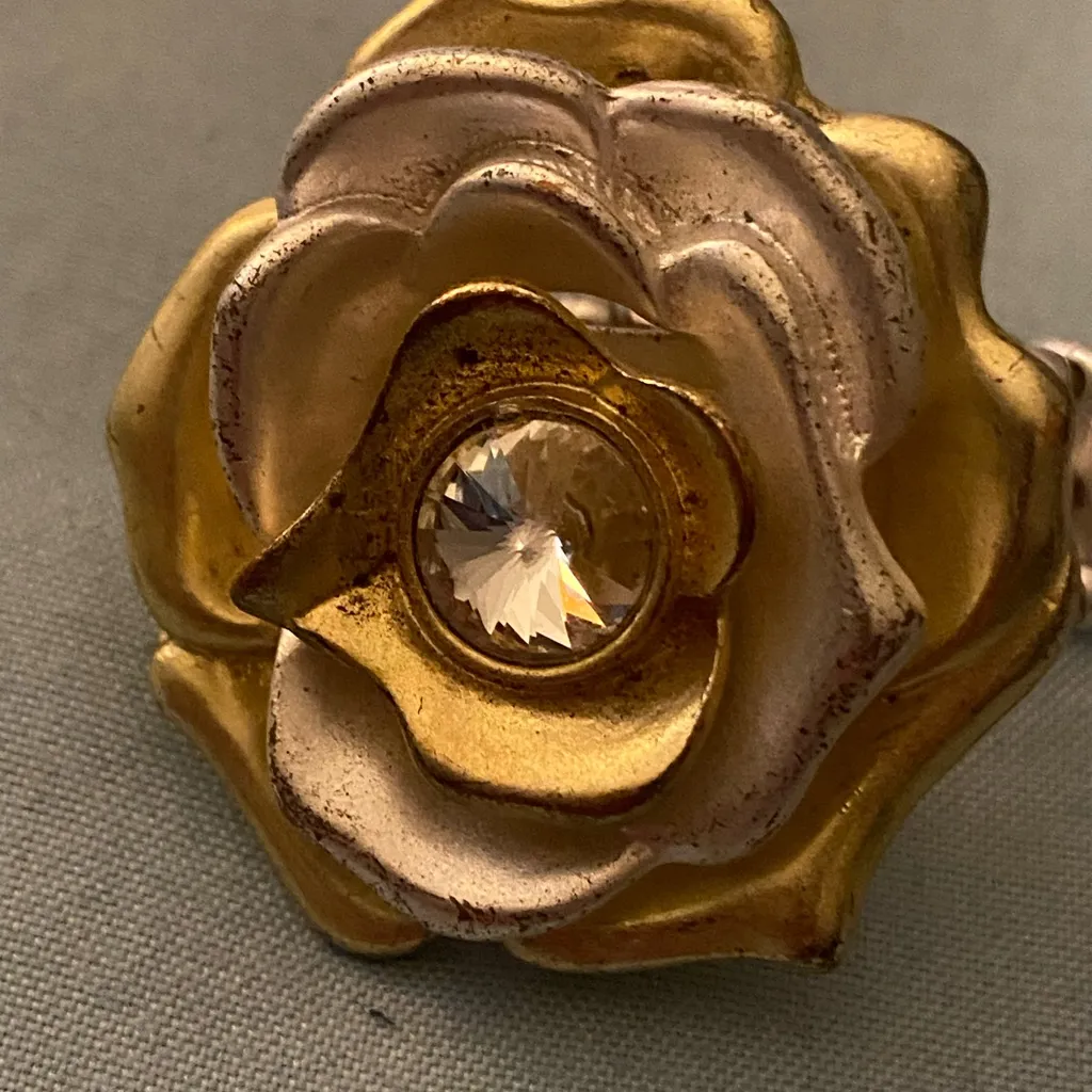 Vintage Womens Elastic Back Cocktail Ring Flower Silver & Gold Tone 1.25” Round - Image 3