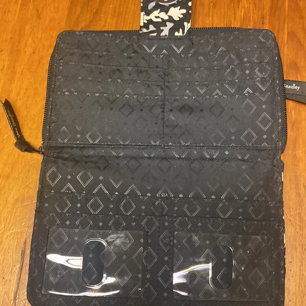 Vera Bradley Black and White Wallet - Image 2