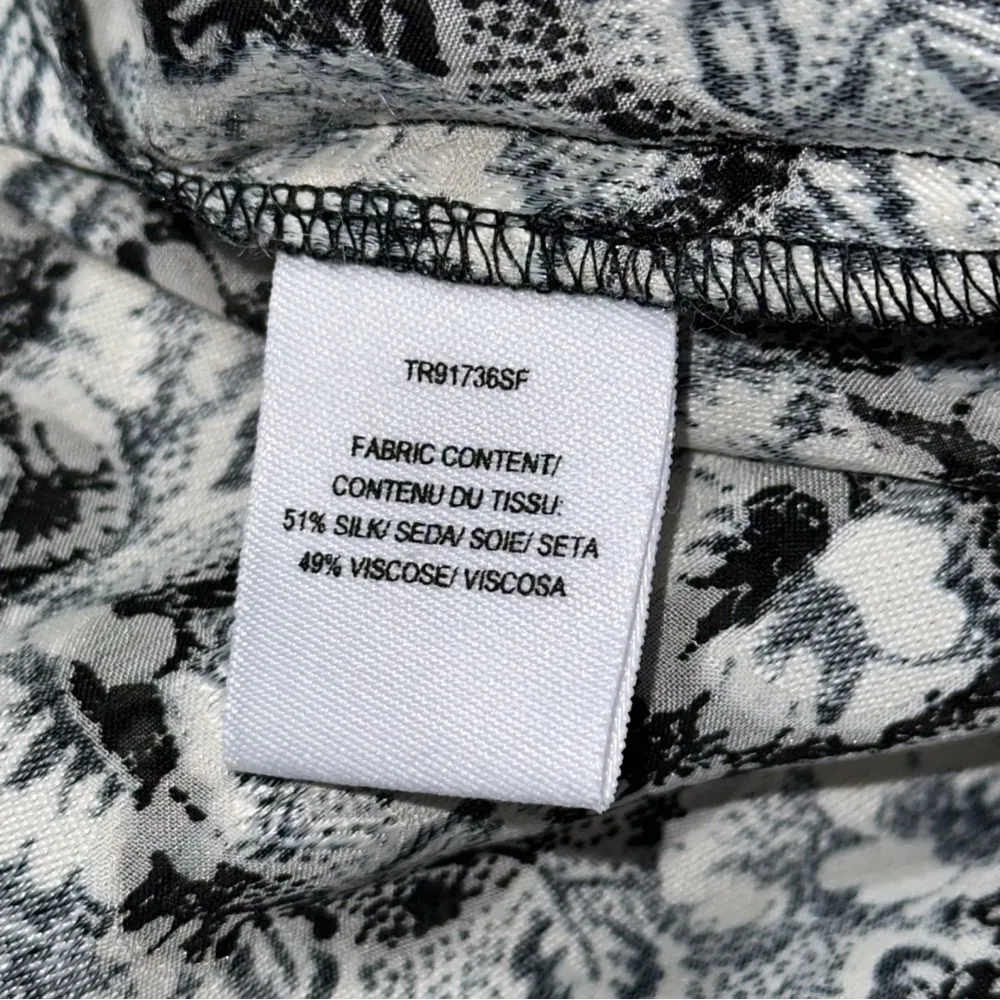 Derek Lam 10 Crosby Women’s Size 6 Black White Floral Bell Sleeve Blouse Top - Image 6