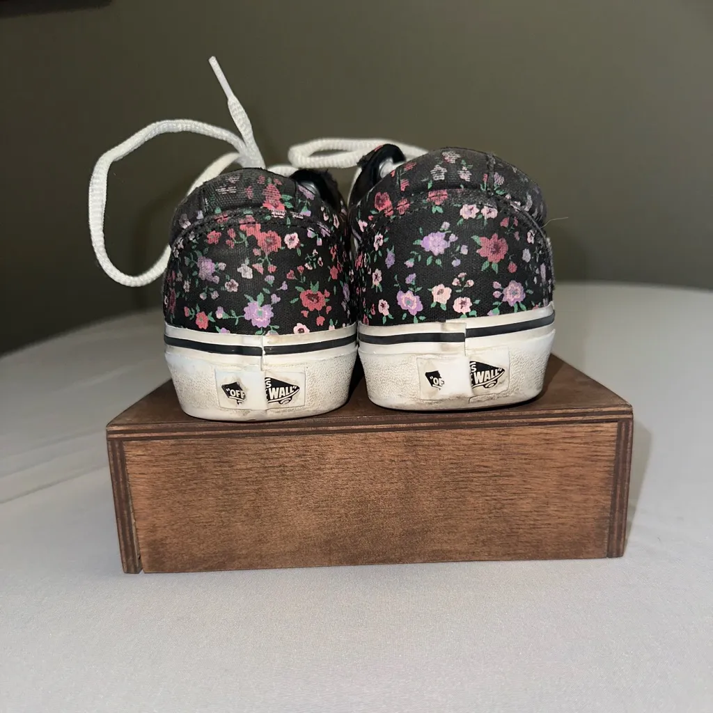 Vans • Liberty Floral Ditsy Low Top Sneakers Size 6 - Image 3