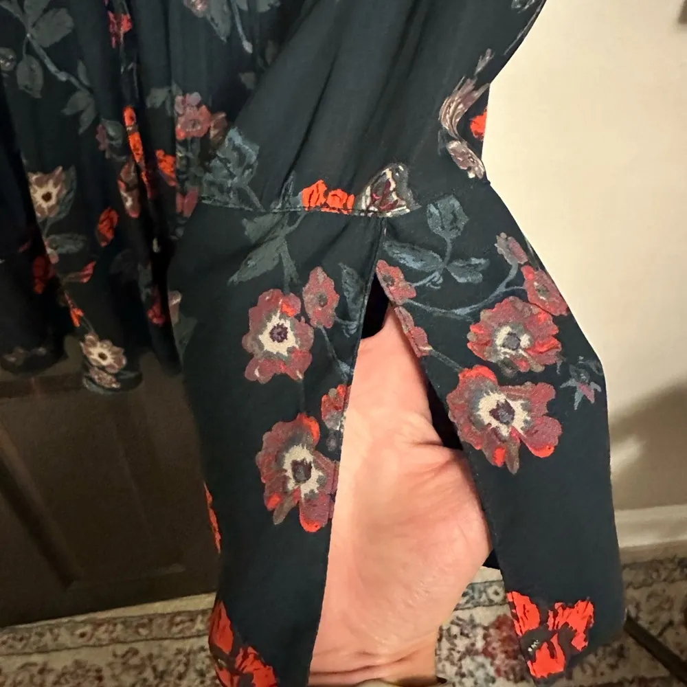 Free People Pebble Crepe So Fine Smoked Bohemian Tunic Top Navy Floral in Small - Image 10