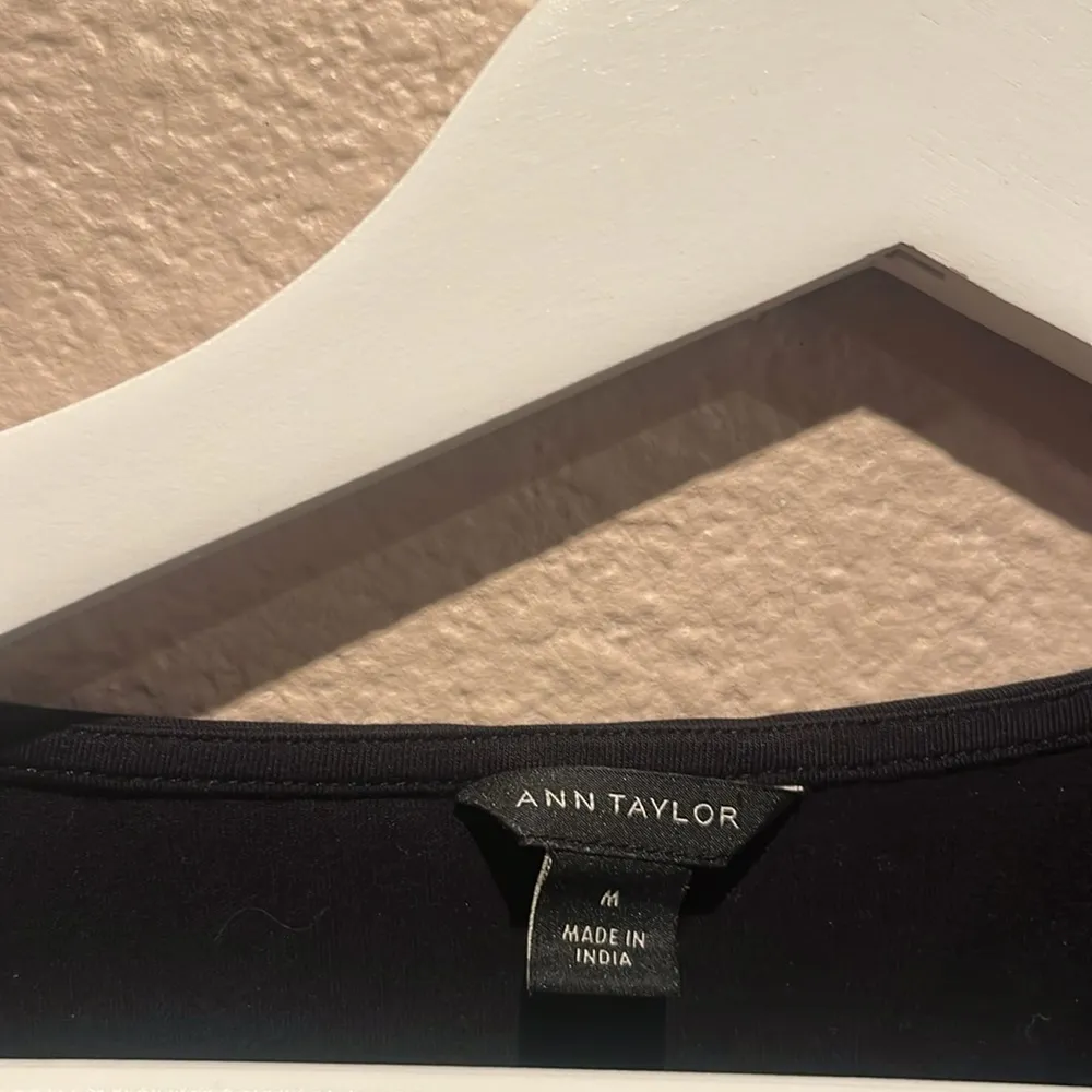 Ann Taylor Women’s Black Pleated Back Swing Blouse Eyelet Lace Size Medium - Image 8