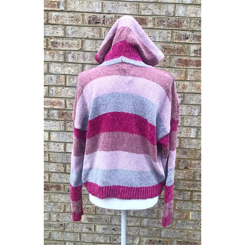 NWT Romeo & Juliet Couture Crop Hooded Sweater - Image 5