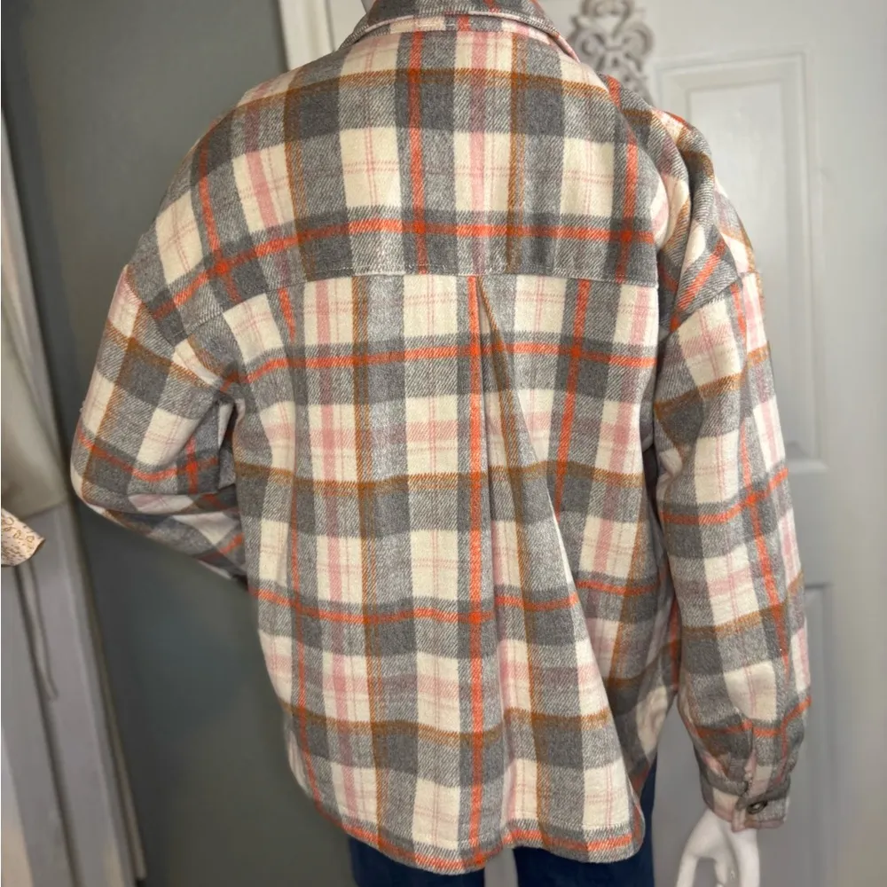 Altar'd State Size Small Cream Plaid Shacket. - Image 7