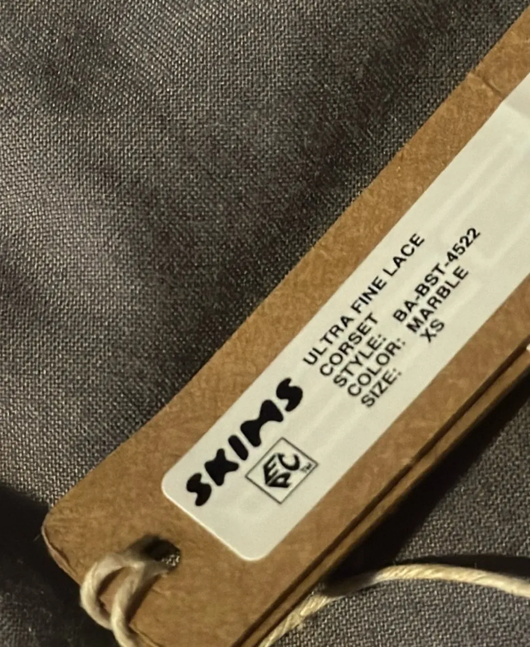 ULTRA FINE LACED CORSET ‘MARBLE’ - Image 3