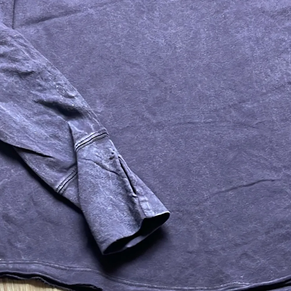 Zella Relaxed Mineral Washed Long Sleeve Shirt w/Thumb Holes - Image 6