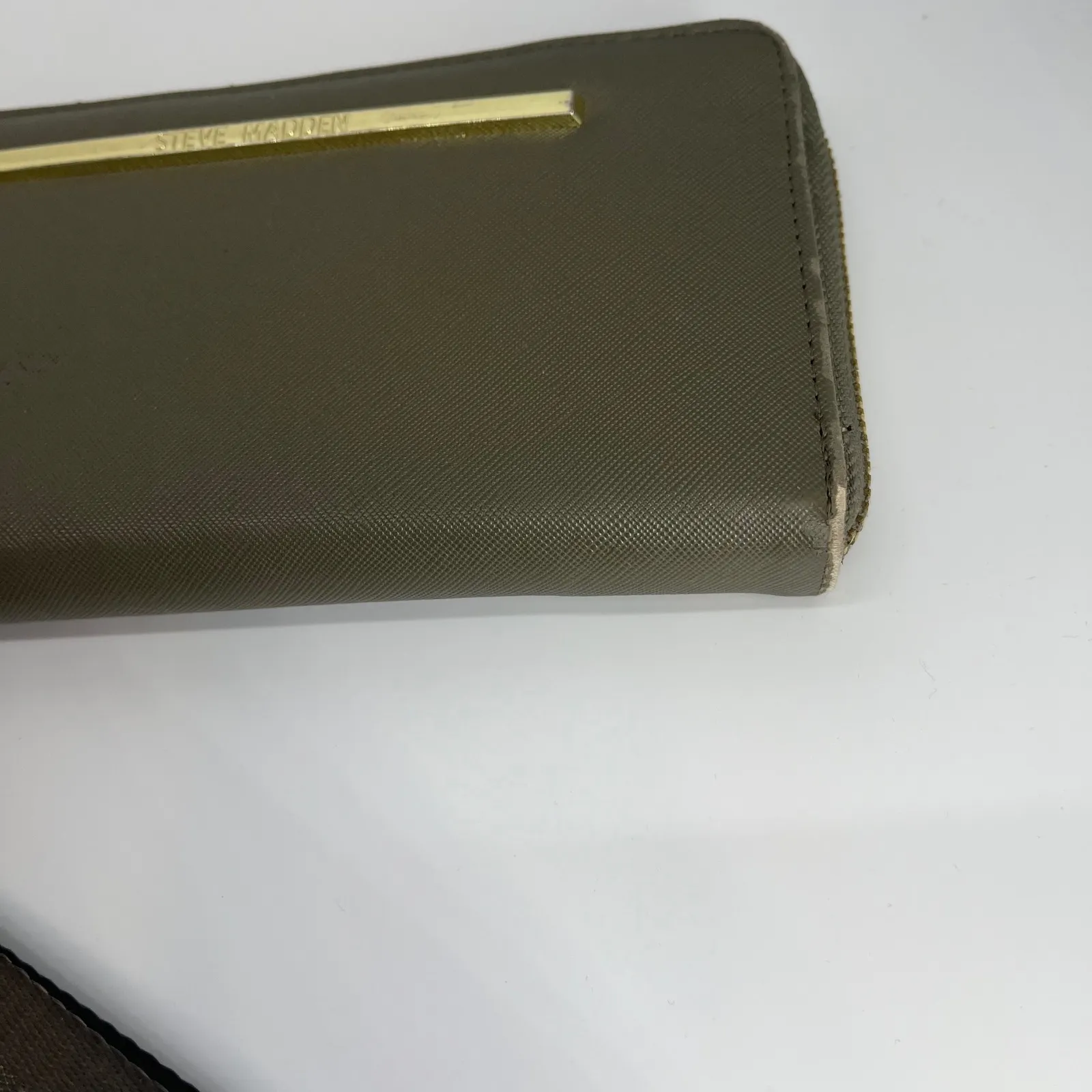 Steve Madden Zip-Around Women's Wallet Wristlet Olive Green Gold Accents - Image 2