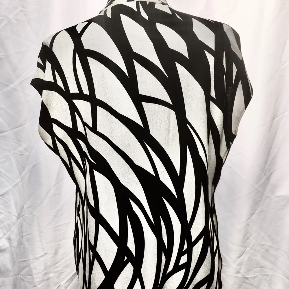 Escada Neona graphic print short sleeve ruffle bow blouse shirt black white 38 8 - Image 3