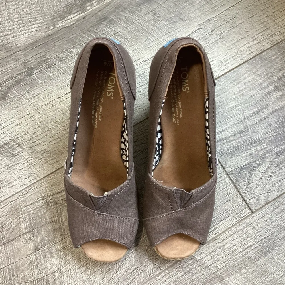 TOMS Wedge Espadrilles Open Toe Size 6 - Image 2