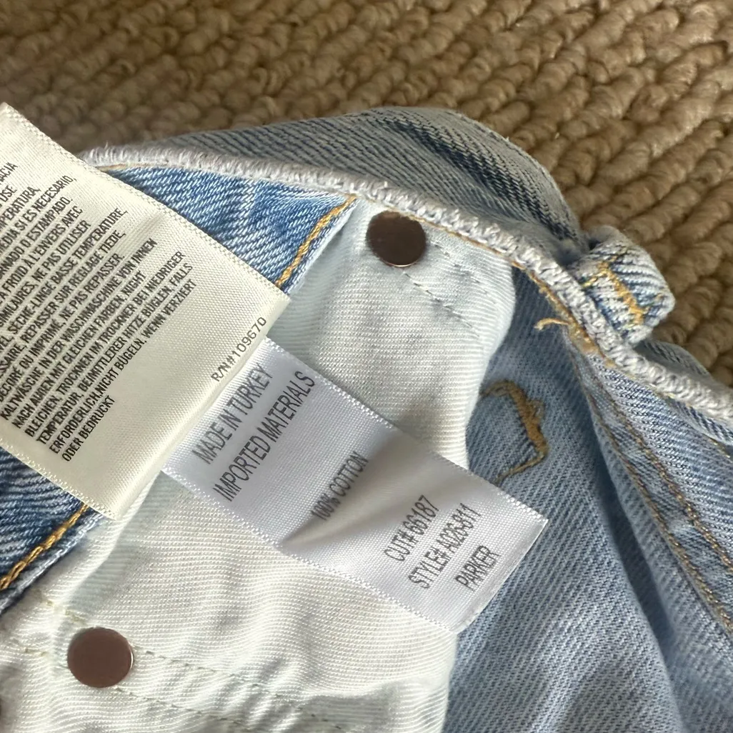 AGOLDE Parker Vintage Cut Off Short in Swapmeet Light Wash Denim Shorts - Image 11