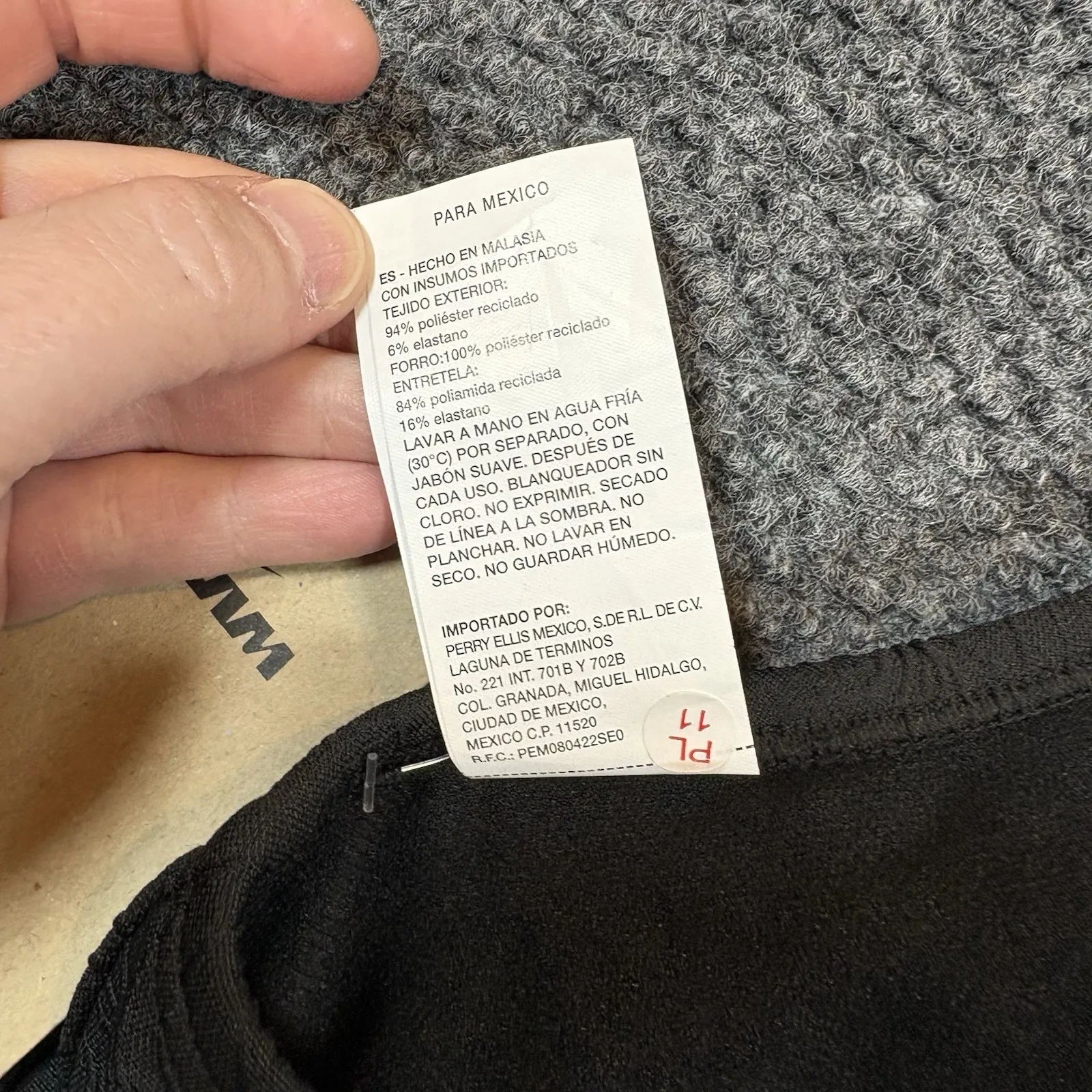 New Nike Swim Essentials V Neck One Piece Swimsuit L Black NESSF261-001 - Image 6