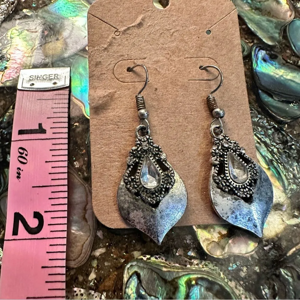 Vintage Teardrop Crystal Dangle Earrings – Antique Silver Finish - Image 6
