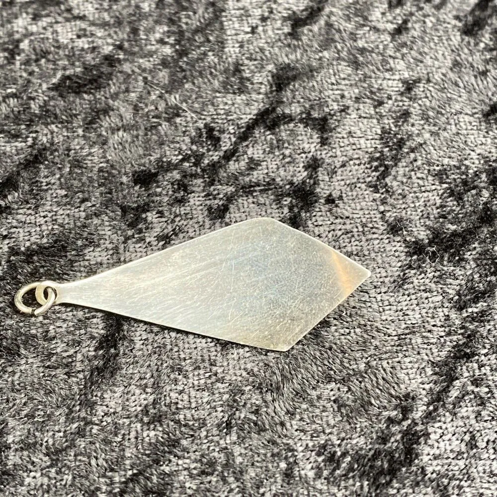 Vintage Sterling Silver Gothic Scrollwork Pyramid Necklace Pendent 2.2 g - Image 6