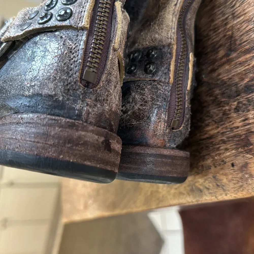 Frye signature studded harness rustic brown leather boots size 6 - Image 9