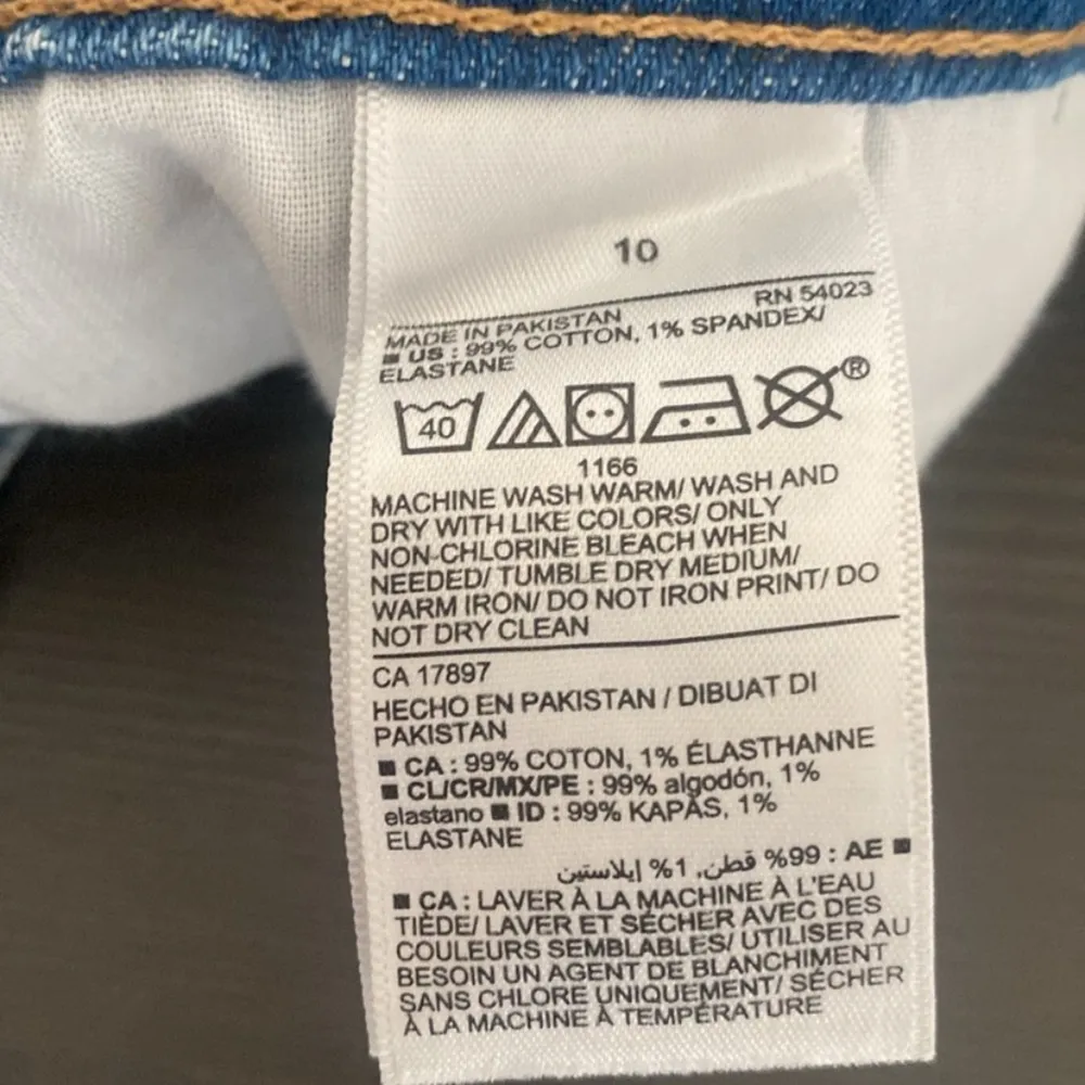 New Old Navy Extra High-Waisted Button-Fly Sky-Hi
Straight Cut-Off Jean Short 10 - Image 10