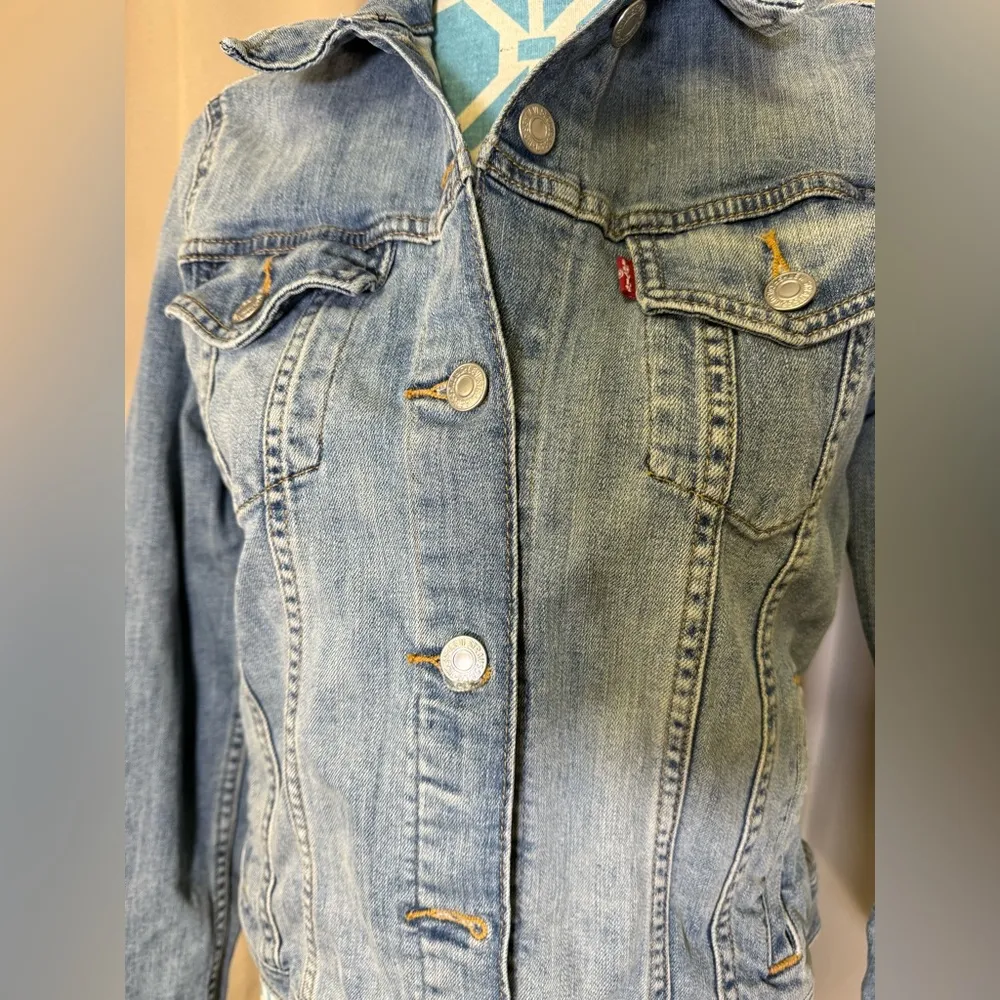 Levi's Women’s Blue Jean Denim  Jacket Size L - Image 4