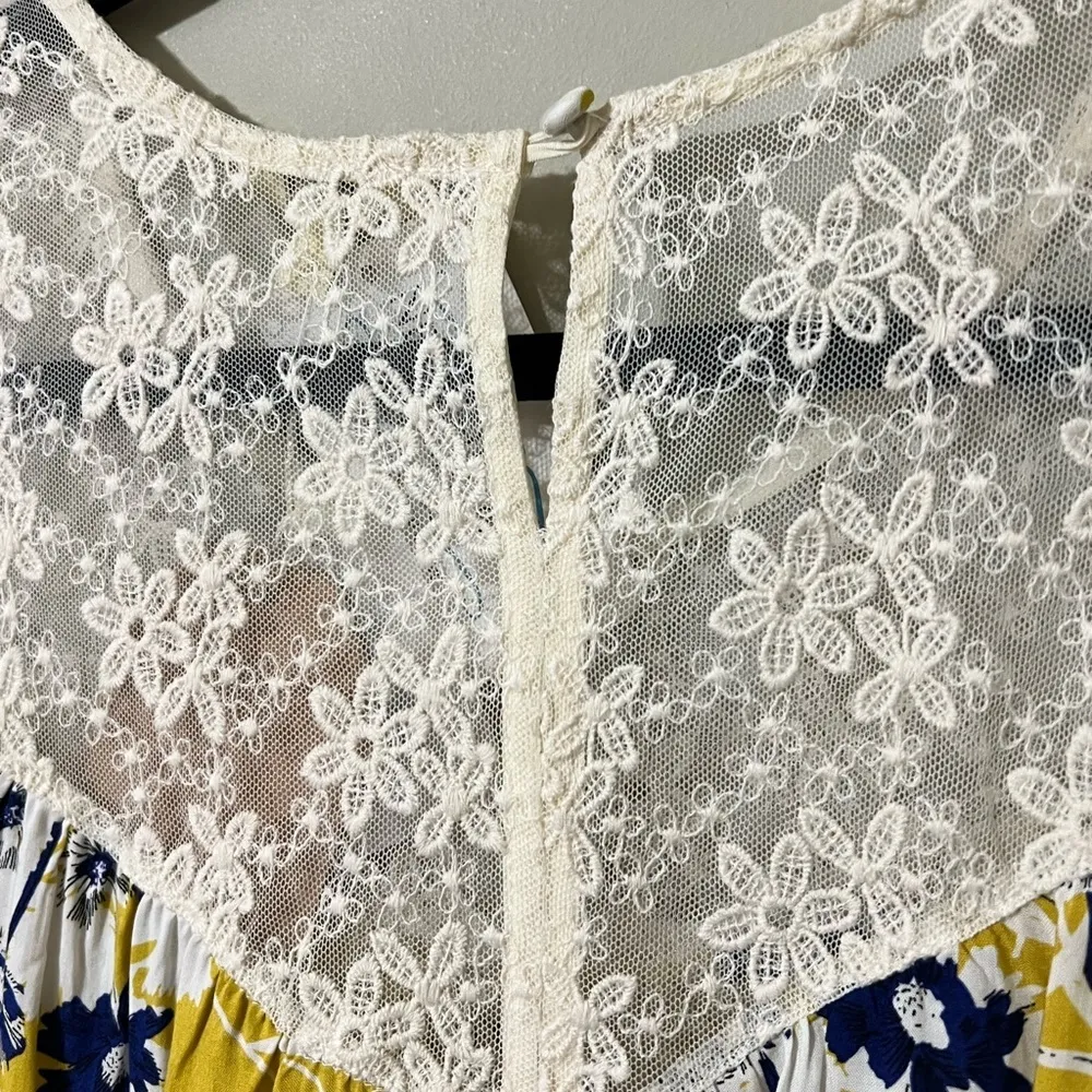 KORI AMERICA size small mustard blue floral cold shoulder top lace detail button - Image 5