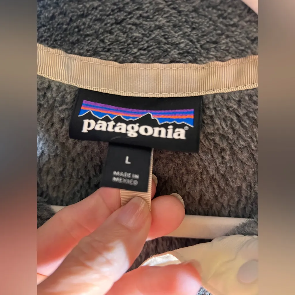 Patagonia women’s size LG 1/4 snap PolarTec in Gray and Cream pockets unisex - Image 3